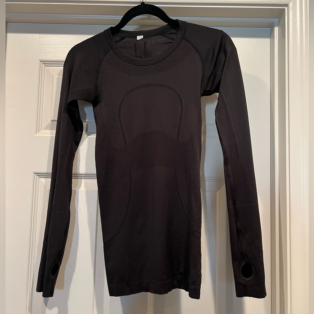 Lululemon long sleeve workout shirt